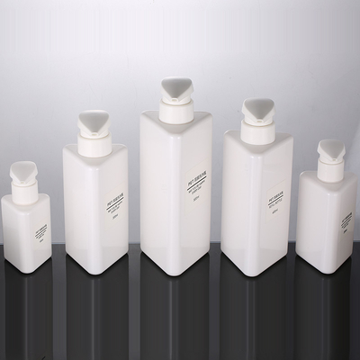 পাইকারি 100ml 200ml 300ml ত্রিভুজ আকৃতি রিসাইকেল প্লাস্টিক পোষা লোশন কন্টেইনার কালো বায়ুহীন পাম্প 500ml শ্যাম্পু বোতল